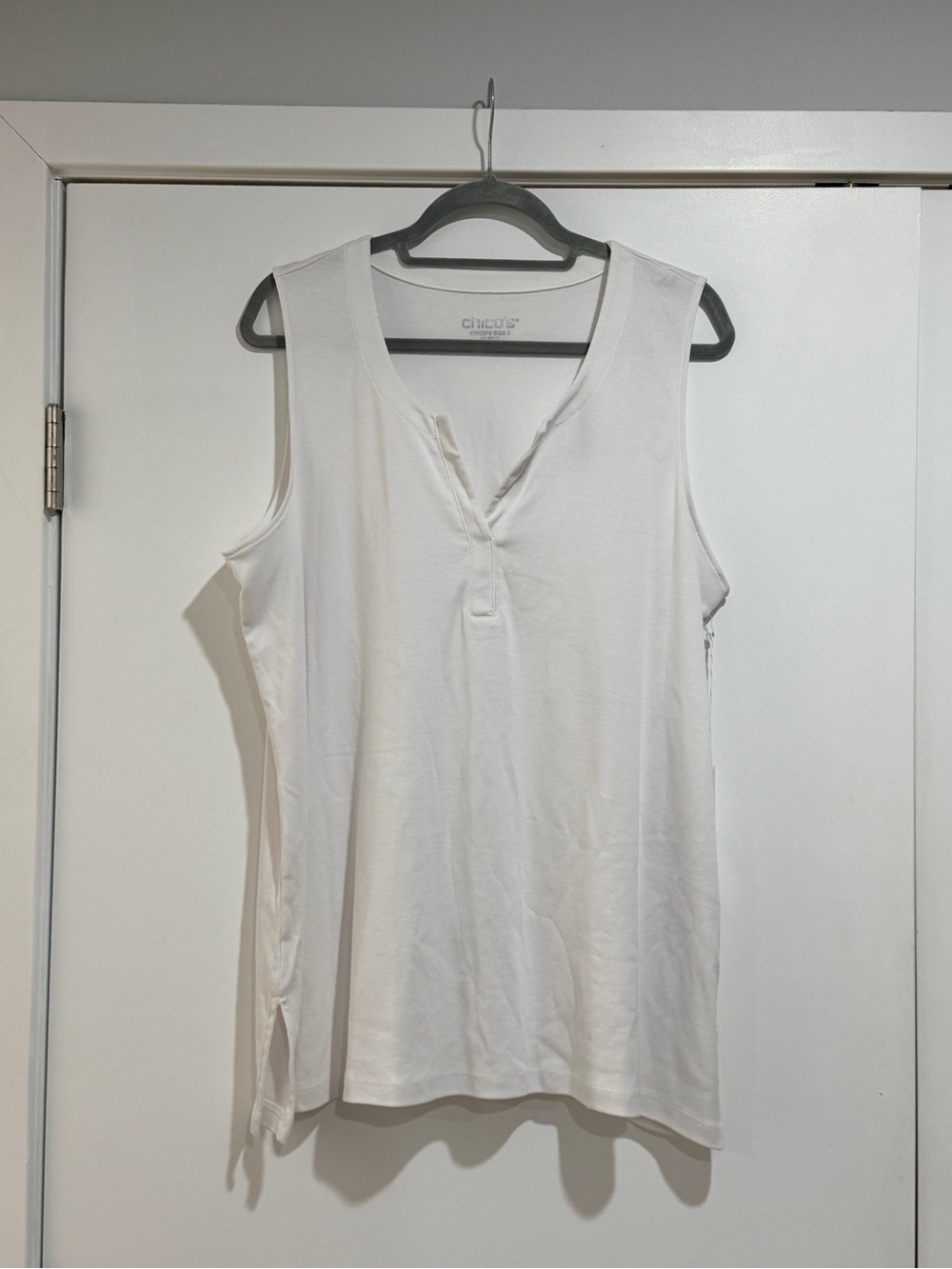 Chico's White V-Neck Sleeveless Knit Tank